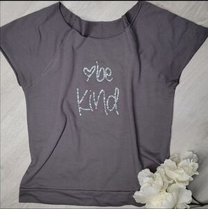 Small gray short sleeve cutoff Sweatshirt  that reads "be kind" [64]